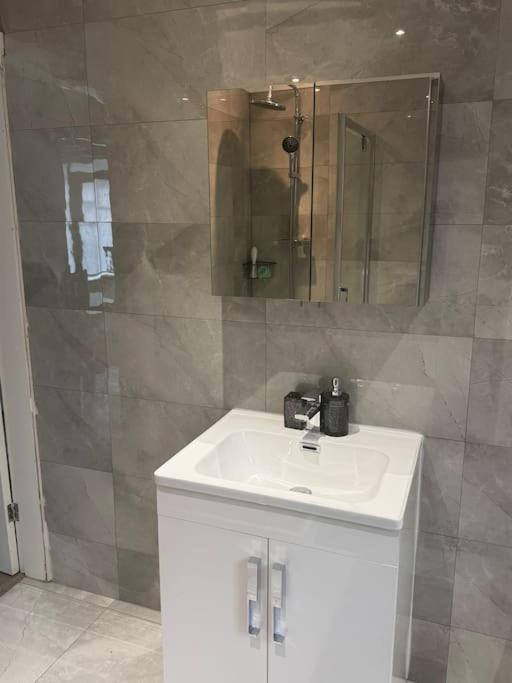 230 Councillor Lane * Cheadle (Greater Manchester)
